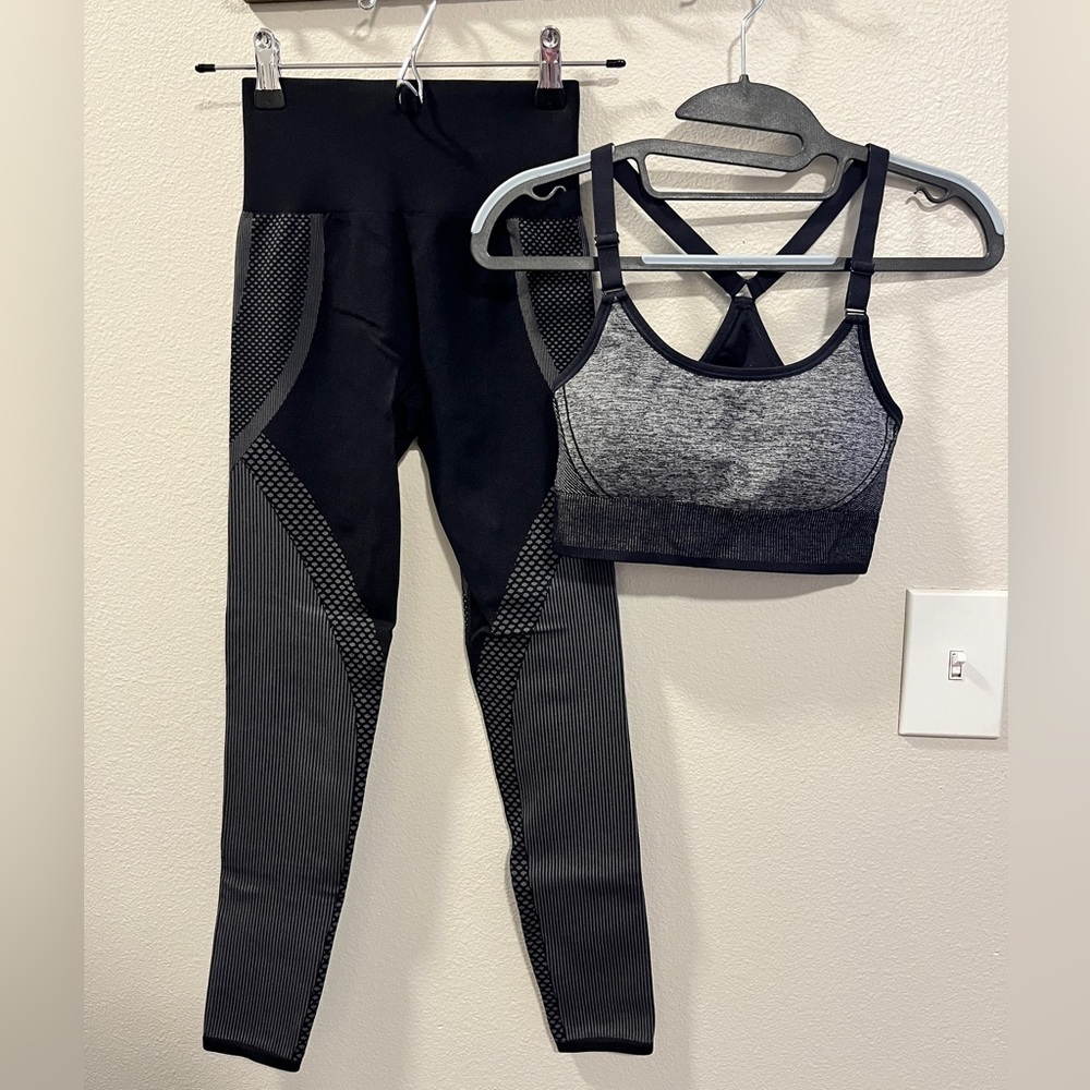 Athletic Workout Set, Pilates, Yoga. Light Gray. Size Small